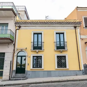 Casa Belvedere , Piedimonte Etneo Italie